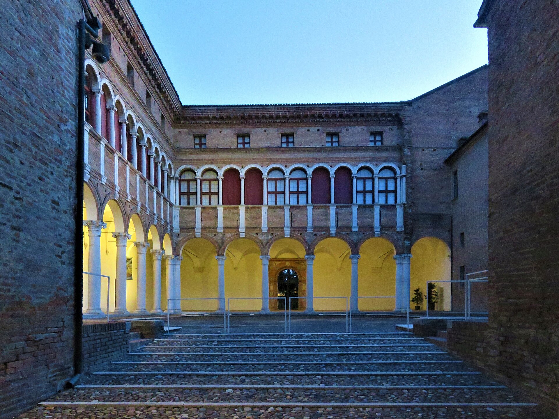 Visita Guidata a Palazzo Costabili di Ludovico il Moro e i tesori della misteriosa città di Spina
